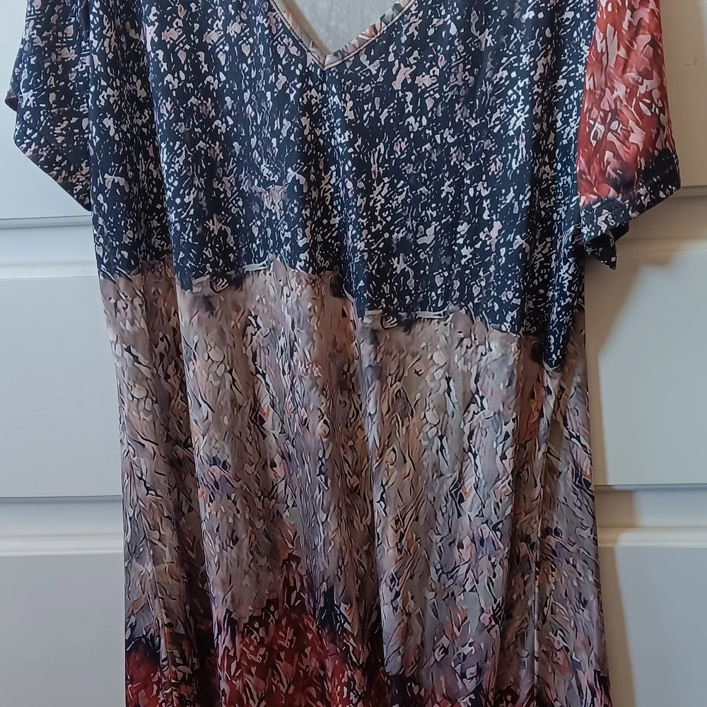 V-Neck dress bust 23" - Picture 7 of 9